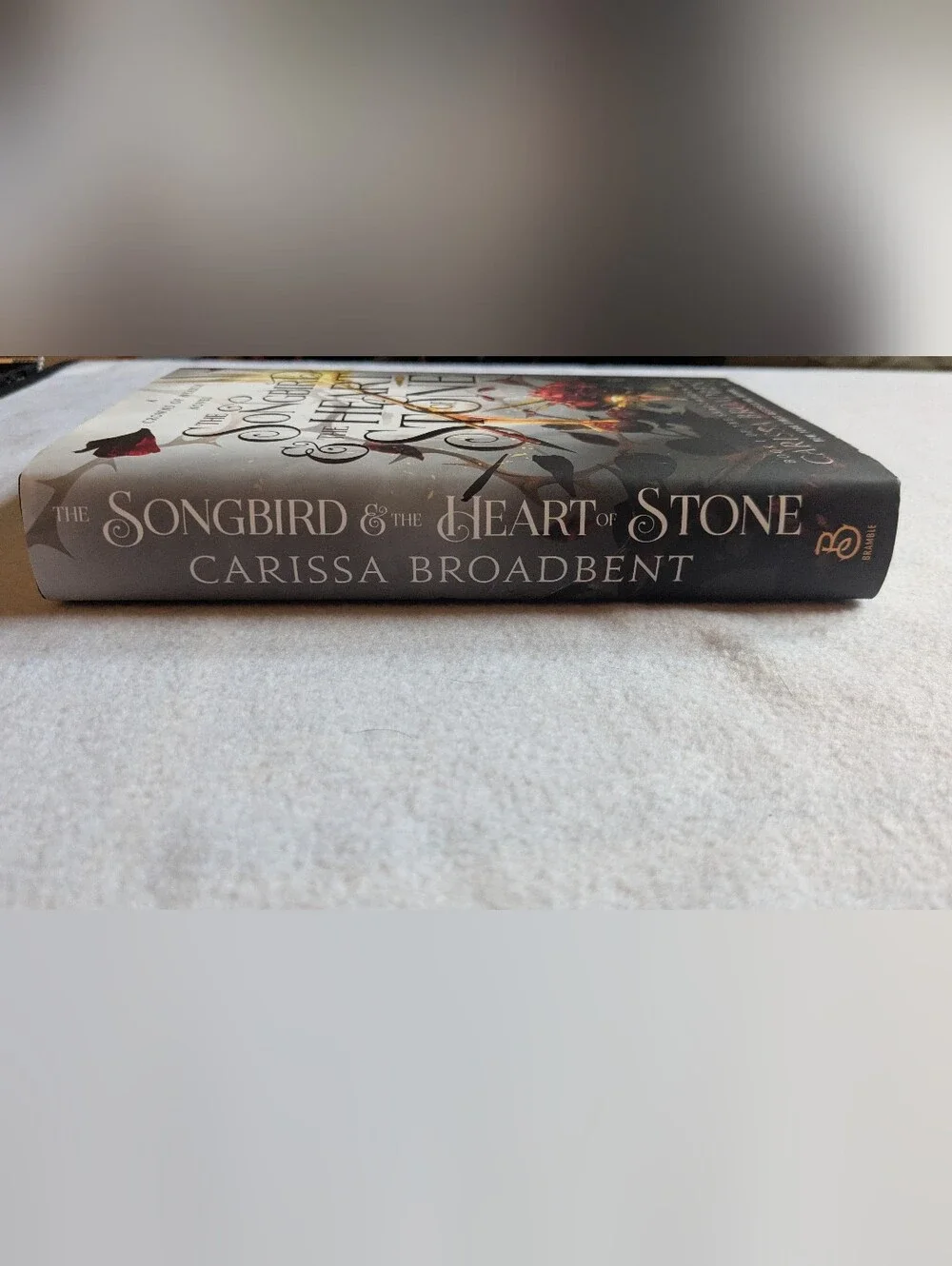The Songbird & the Heart of Stone: The Shadowborn Duet: Crowns Of Nyaxia HC